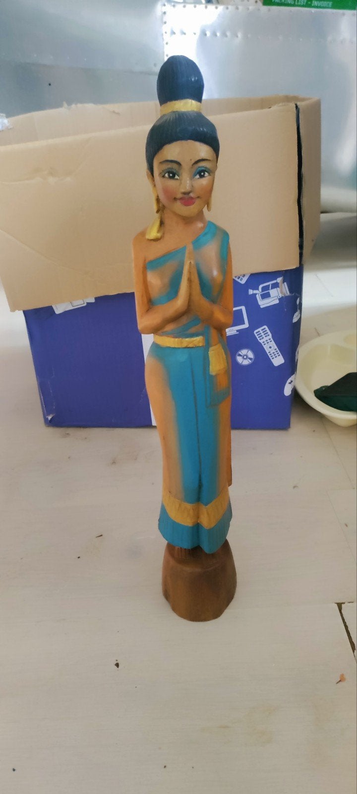 Houten beeld van een Thaise danseres, handgesneden, Ophalen of Verzenden, 20 - 50 cm, Handgemaakt, Beeld