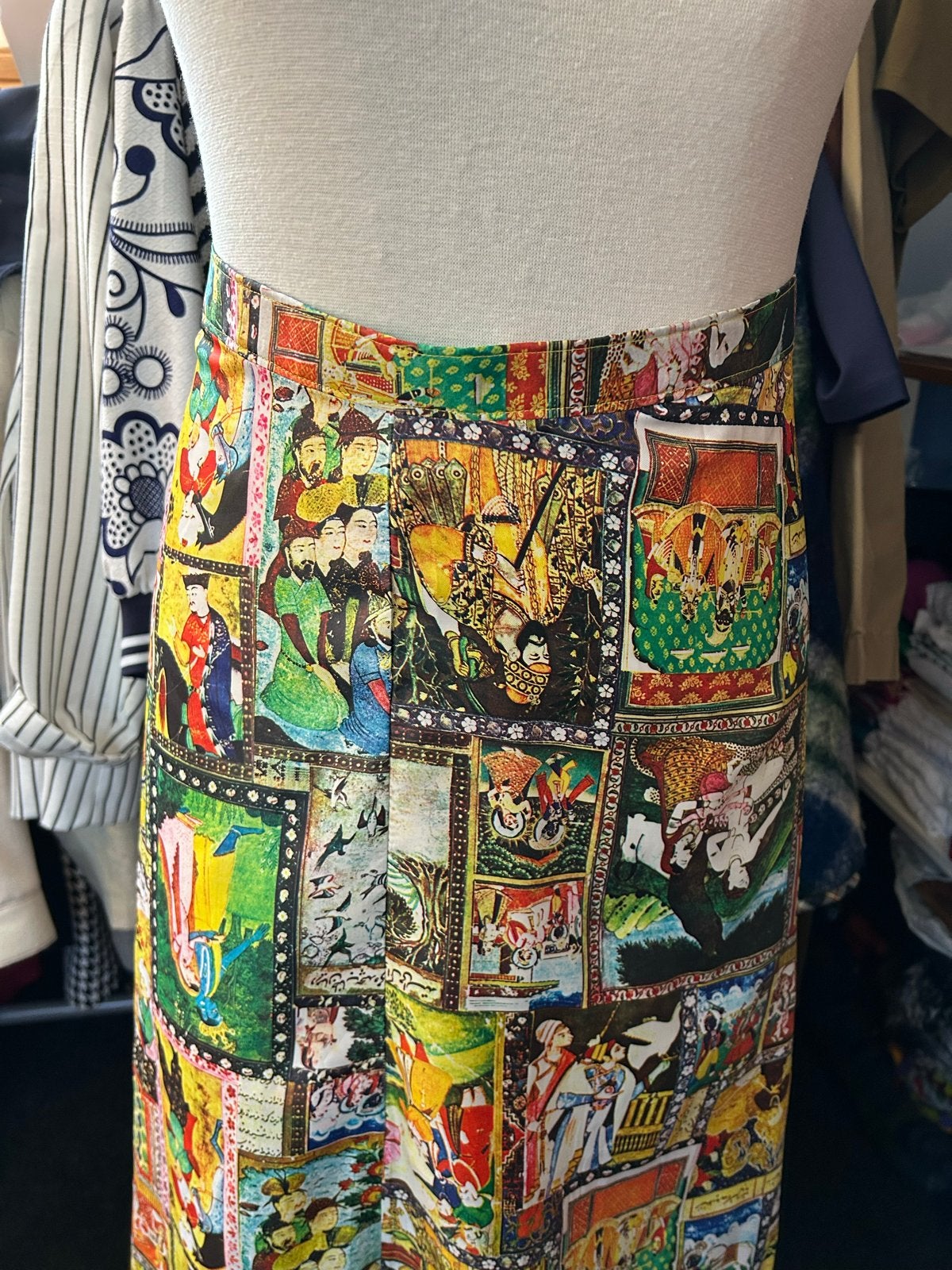 Satijnen rok met Indiase motieven, Maat 38/40 (M), Meerkleurig, Ophalen of Verzenden, Zo goed als nieuw