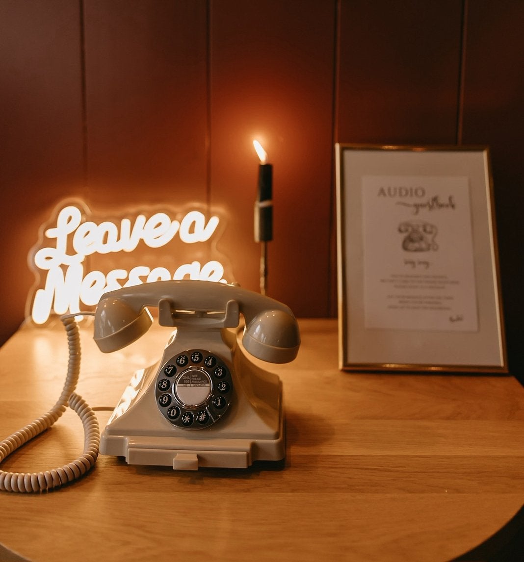 Audio gastenboek telefoon en Neonbord, Ophalen, Zo goed als nieuw, Geboorte of Huwelijk