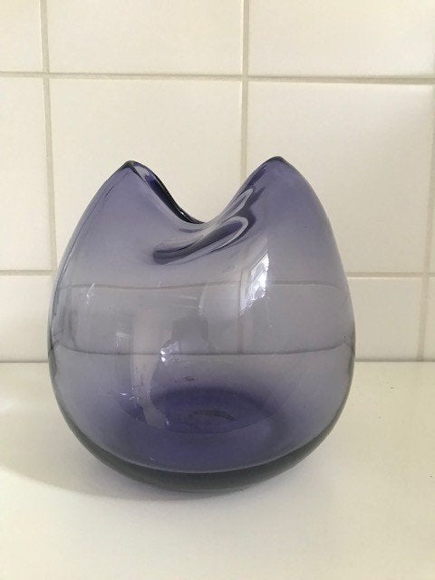 Vaas,, Pebble vase, design: Kate Hume, Ophalen of Verzenden, Zo goed als nieuw, Paars, Glas