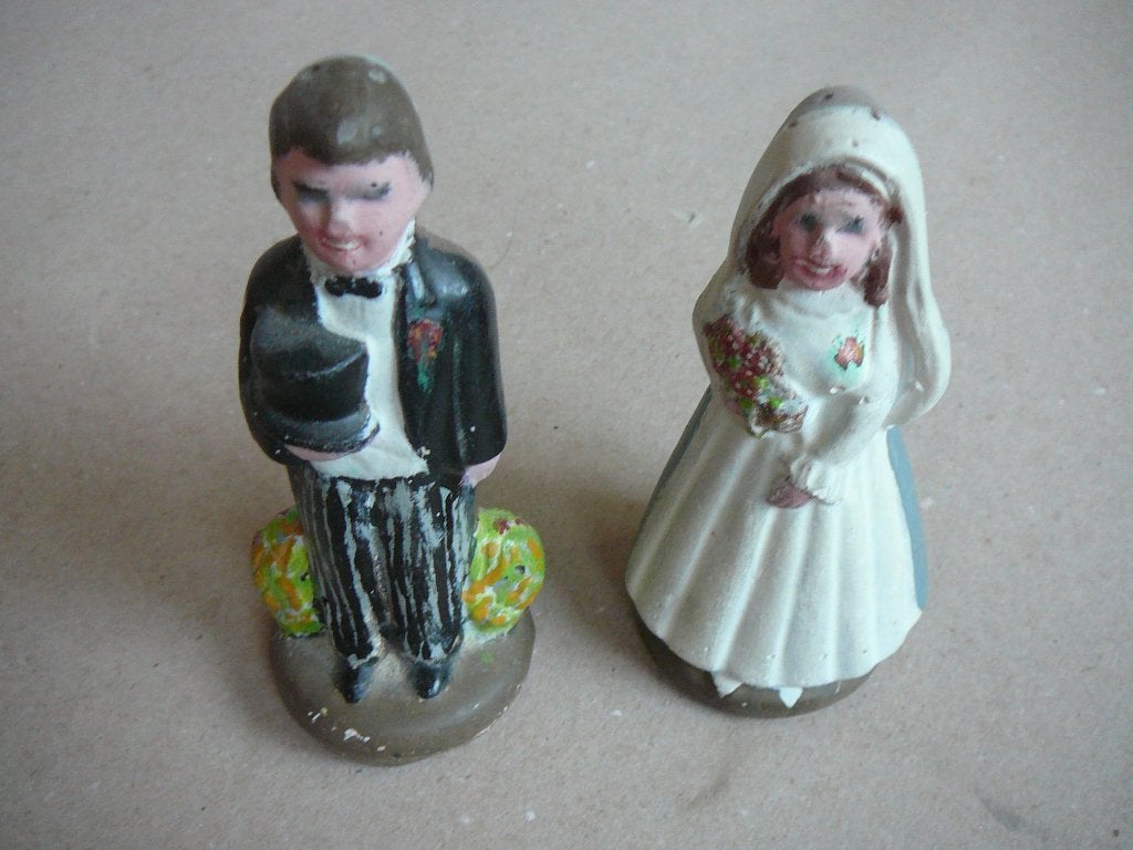 2 beeldjes, pas getrouwd en bejaard, Verzamelen, Beelden en Beeldjes, Ophalen of Verzenden