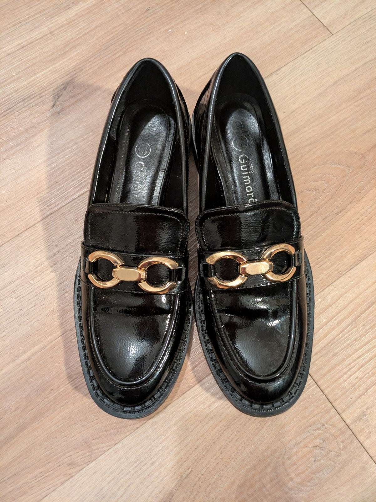 Zwarte leren loafers maat 39 met gouden gesp, Kleding | Dames, Schoenen, Ophalen of Verzenden, Gedragen, Zwart, Instappers