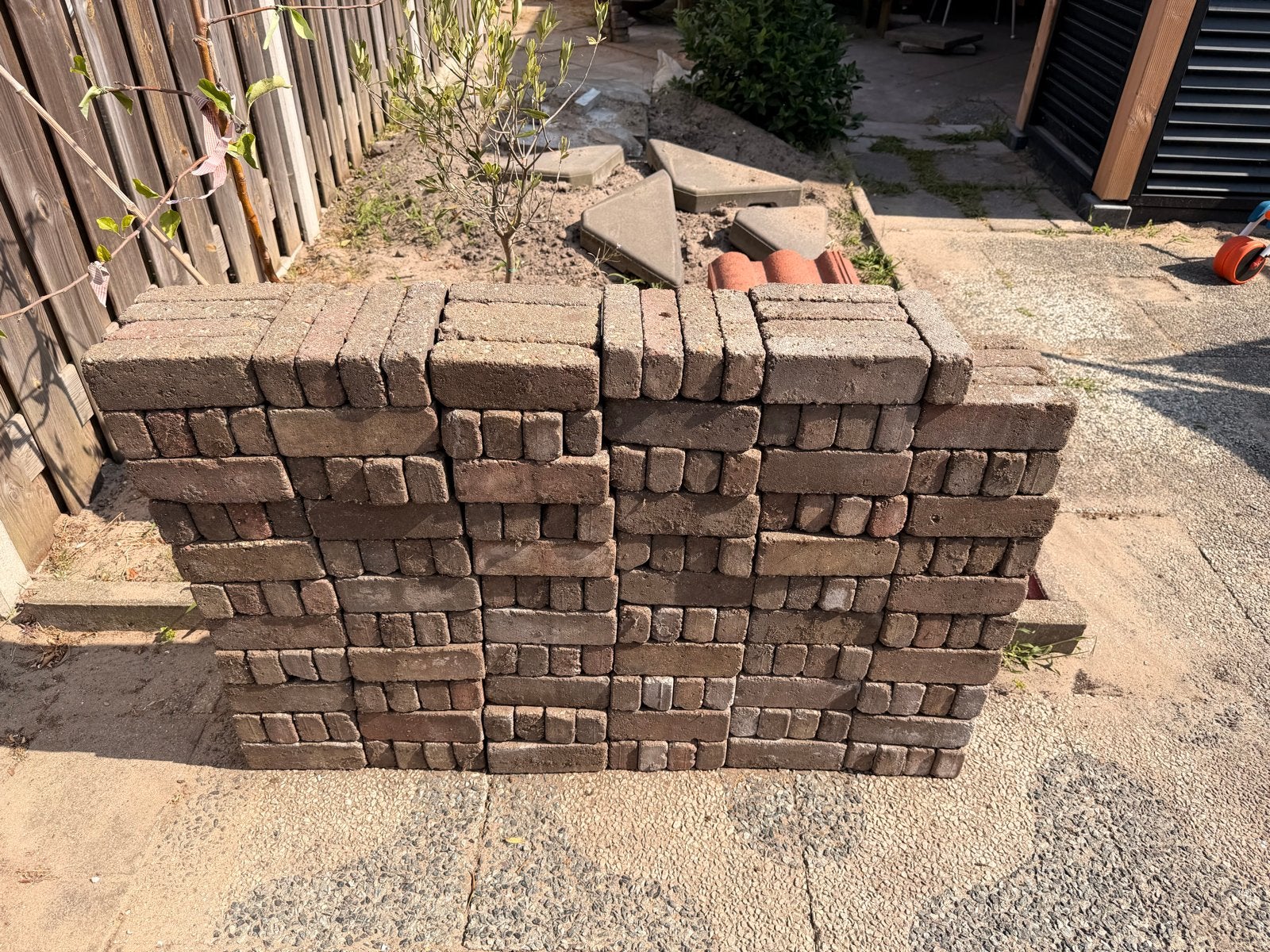 Gratis op te halen: gebruikte waaltjes voor tuin of oprit, Ophalen, Gebruikt, Overige typen, Minder dan 5 m²