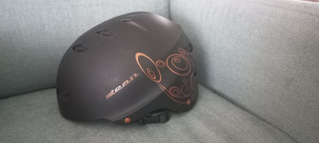 Stean Helm zwart/goud, voor diverse sporten. Maat XS, S en M, Stean, Jongen of Meisje, Nieuw, Overige maten