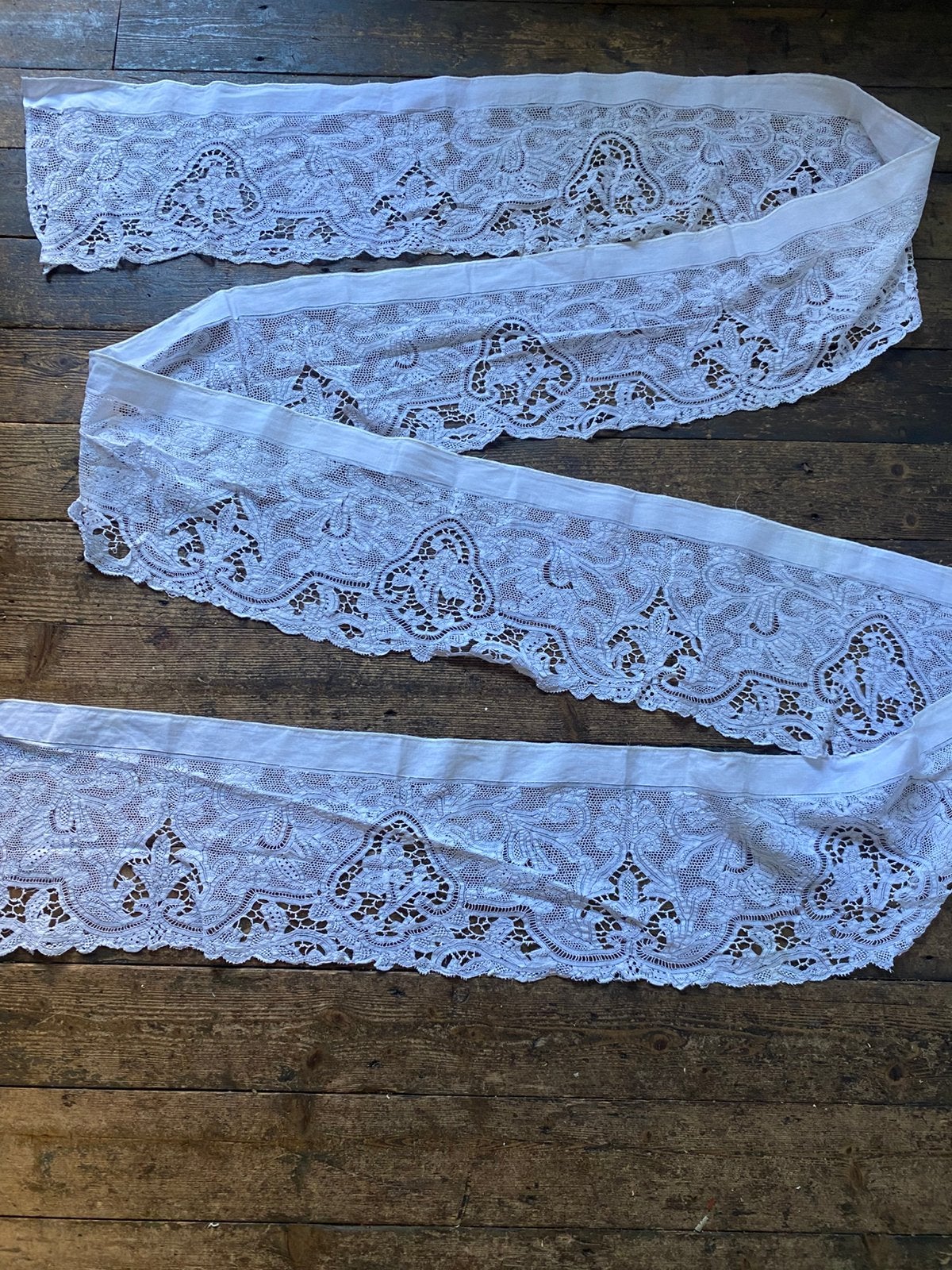 Kanten strook van priestergewaad, Antiek en Kunst, Antiek | Kleden en Textiel, Ophalen of Verzenden