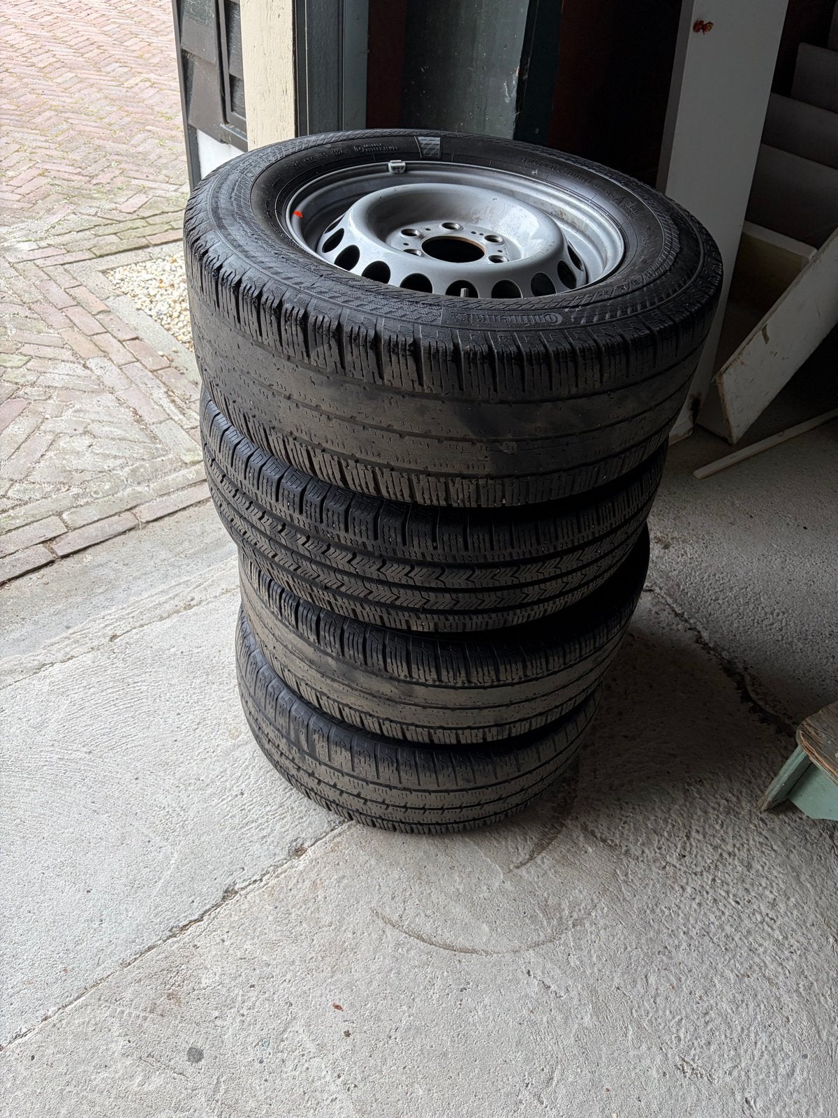 Winterbanden met velgen voor Mercedes Sprinter, Auto-onderdelen, Banden en Velgen, 16 inch, Banden en Velgen, 235 mm, Bestelwagen