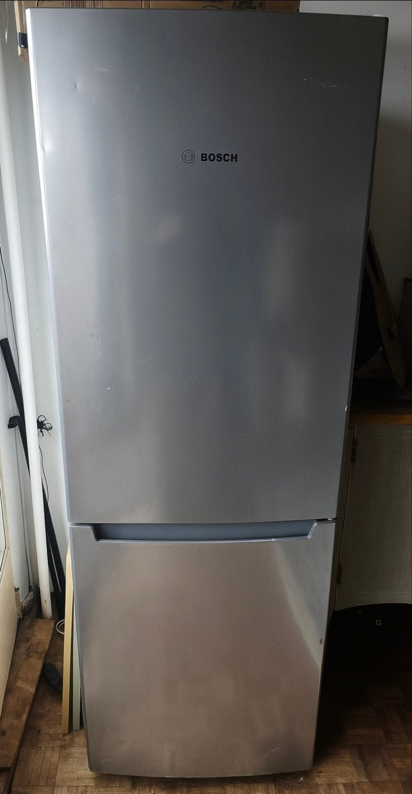 Bosch Koelkast/Vriezer met NoFrost en Vershoudlade, 200 liter of meer, 60 cm of meer, Met aparte vriezer, Refurbished
