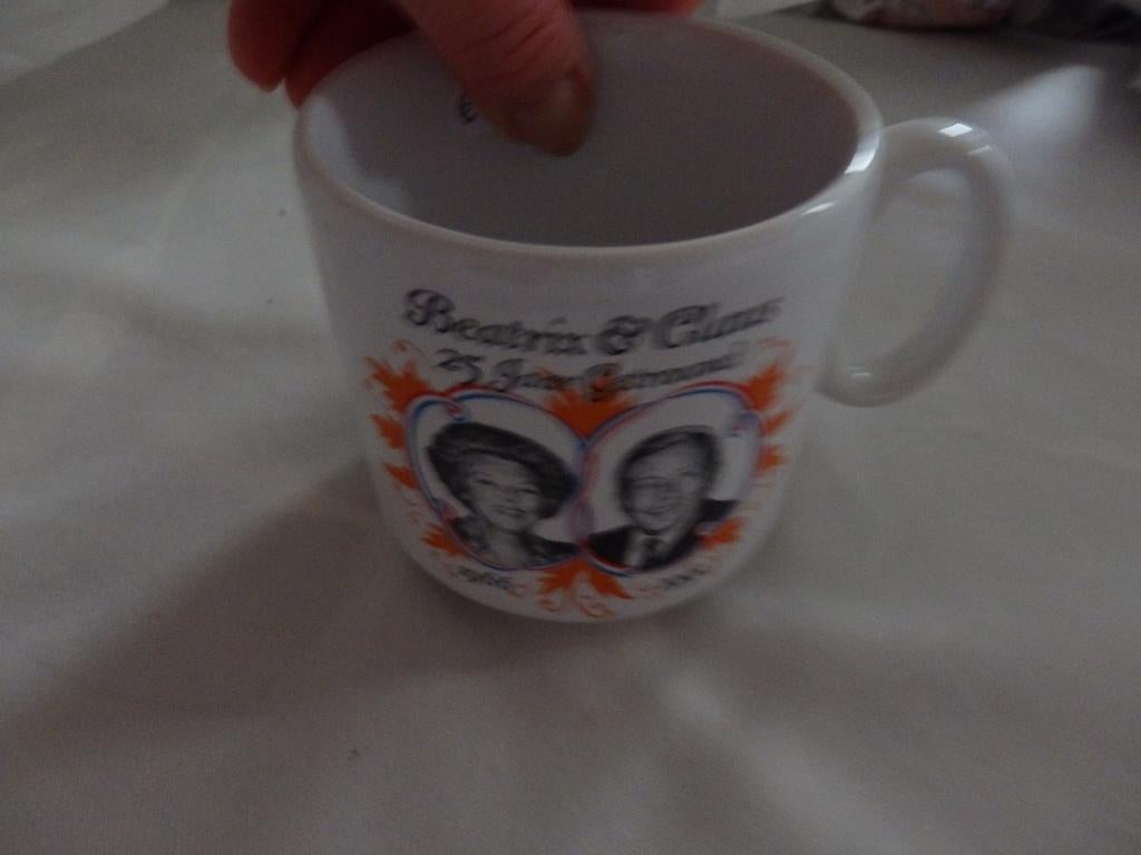 Beker Beatrix en Claus, Ophalen of Verzenden, Zo goed als nieuw, Servies