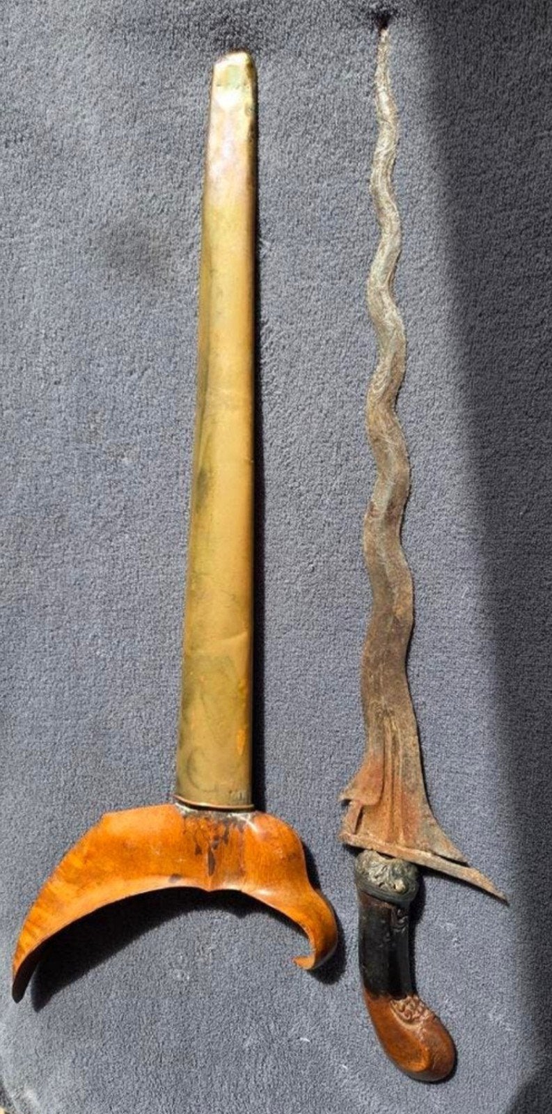 Antieke Indonesische Keris met houten en messing schede, Antiek en Kunst, Ophalen