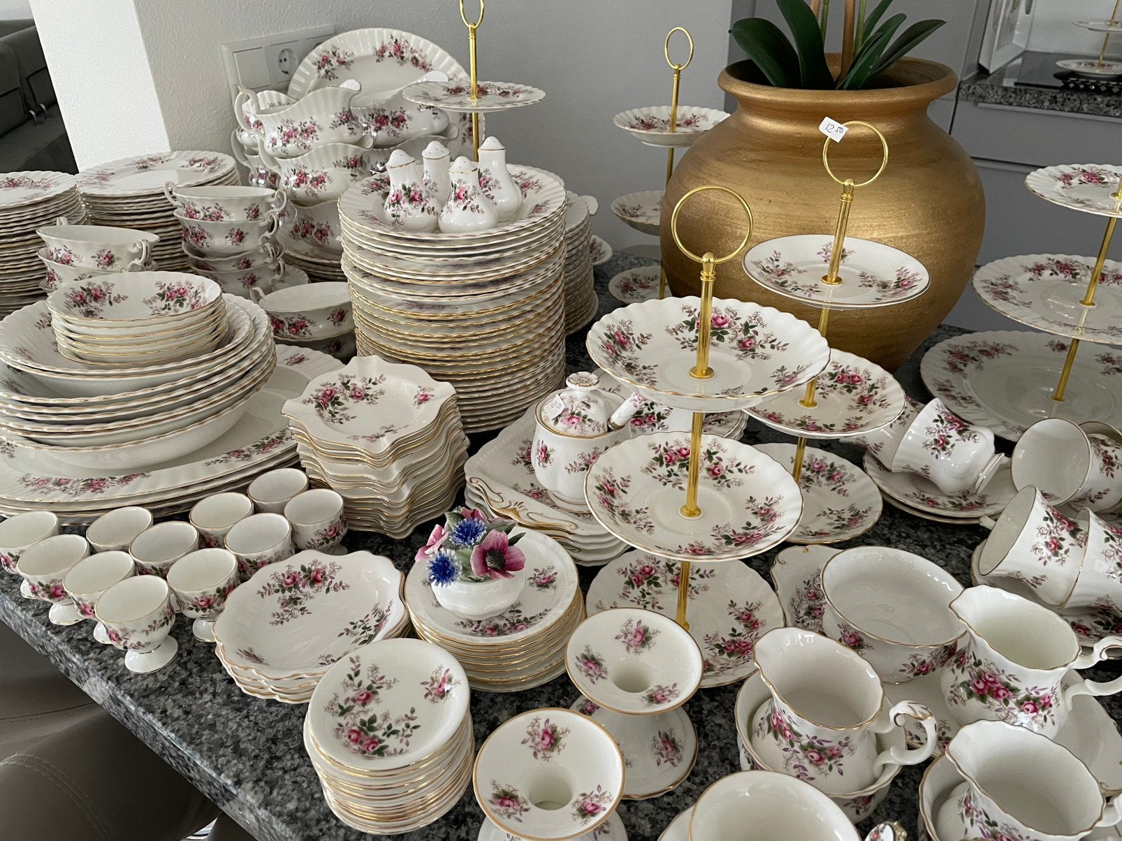Royal albert LAVENDER ROSE VEEL SERVIES 🩷🩷🩷, Ophalen of Verzenden