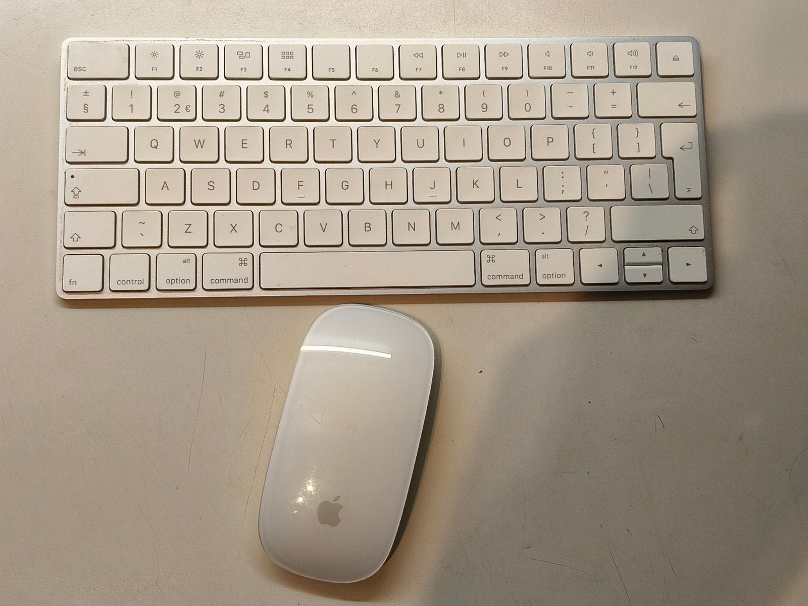 Apple Magic Keyboard A1644 en Magic Mouse A1657, Toetsenbord en muis-set, Ophalen of Verzenden, Zo goed als nieuw, Draadloos