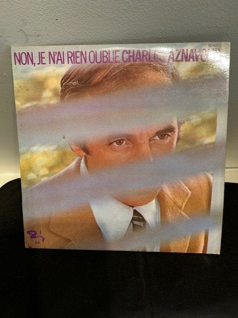CHARLES AZNAVOUR SP 45T 7" NON, JE N'AI RIEN OUBLIE, Ophalen of Verzenden, Zo goed als nieuw, 12 inch, Overige genres