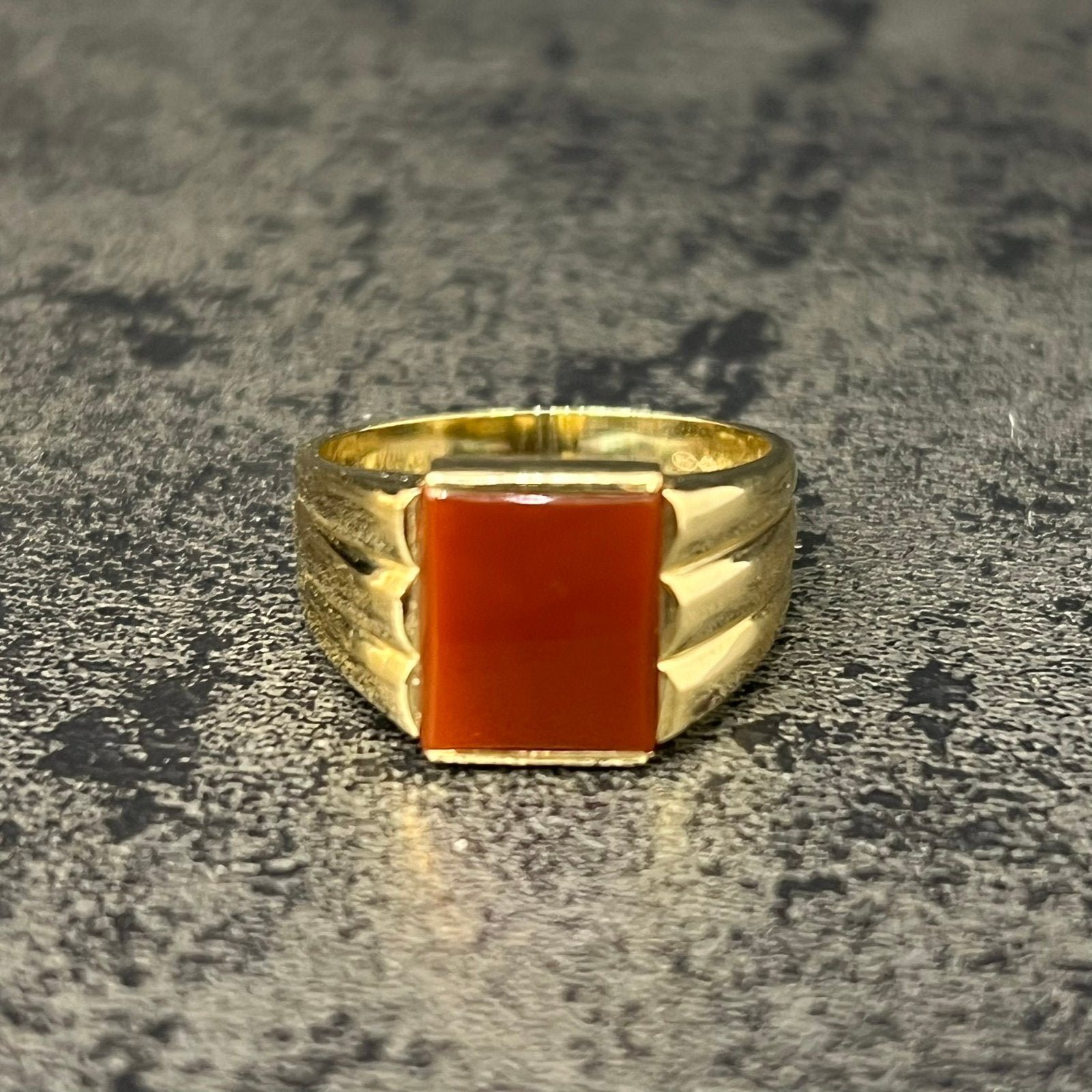 Gouden ring zegelring heren carenool steen, Ophalen of Verzenden, Nieuw, Goud, Dame of Heer