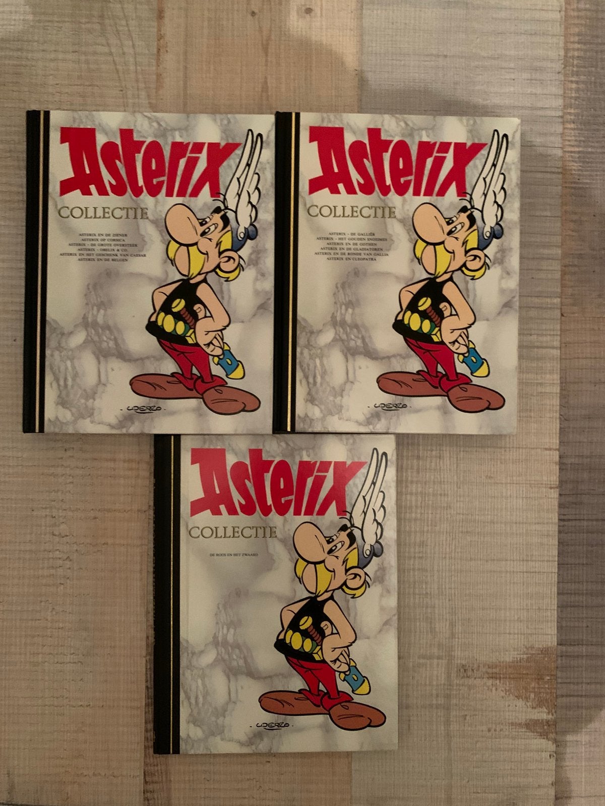 Asterix Collectie I en IV en de roos en het zwaard, Eén stripboek, Ophalen of Verzenden, Zo goed als nieuw