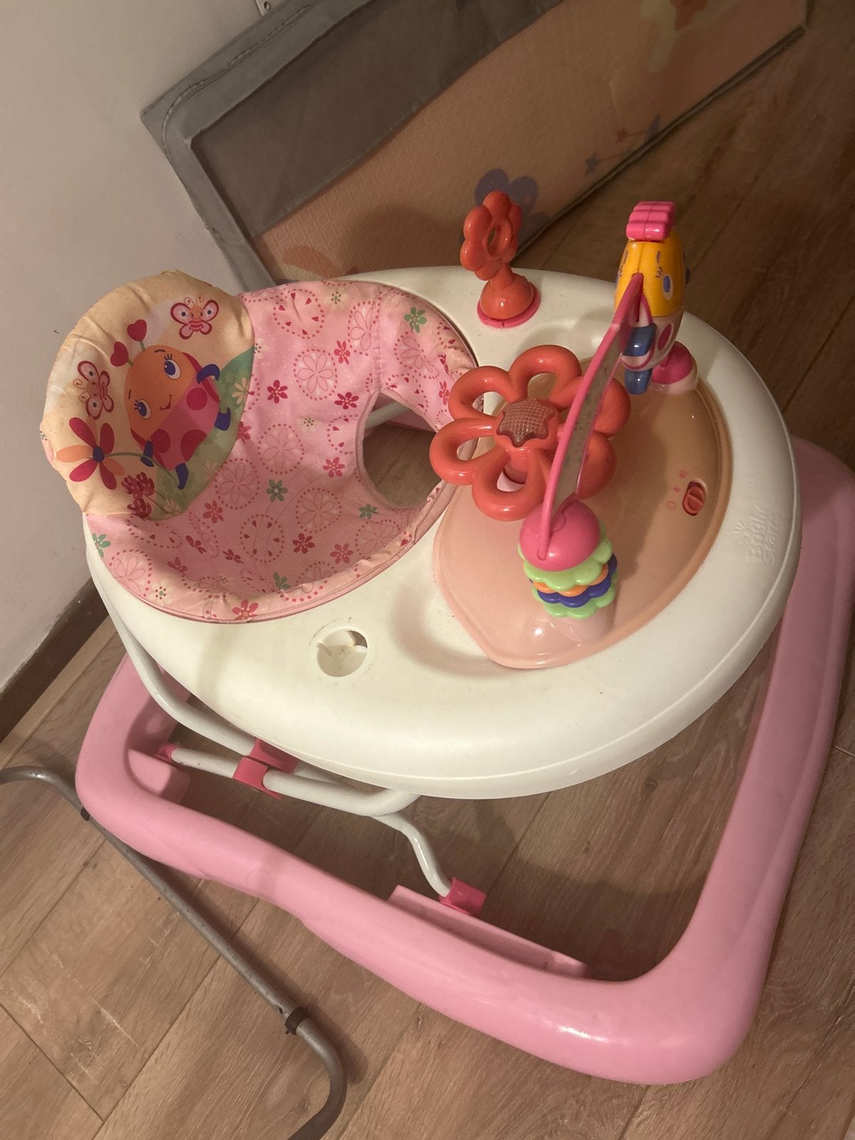 Roze loopstoel gratis, Kinderen en Baby's, Speelgoed | Babyspeelgoed, Ophalen, Gebruikt, Overige typen, Met geluid