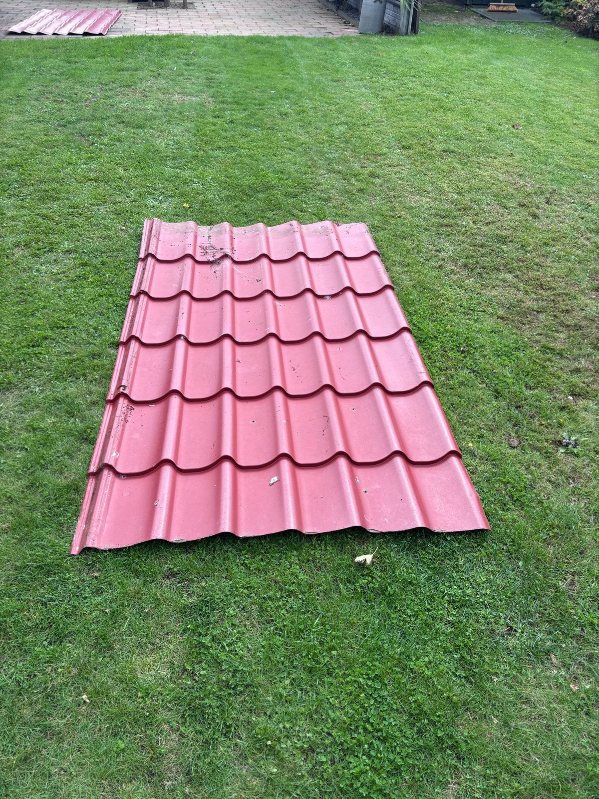 Dakpanplaten (8 stuks) en nokvorsten (4 stuks) rood, Gebruikt, 15 m² of meer, Metaal, Rood