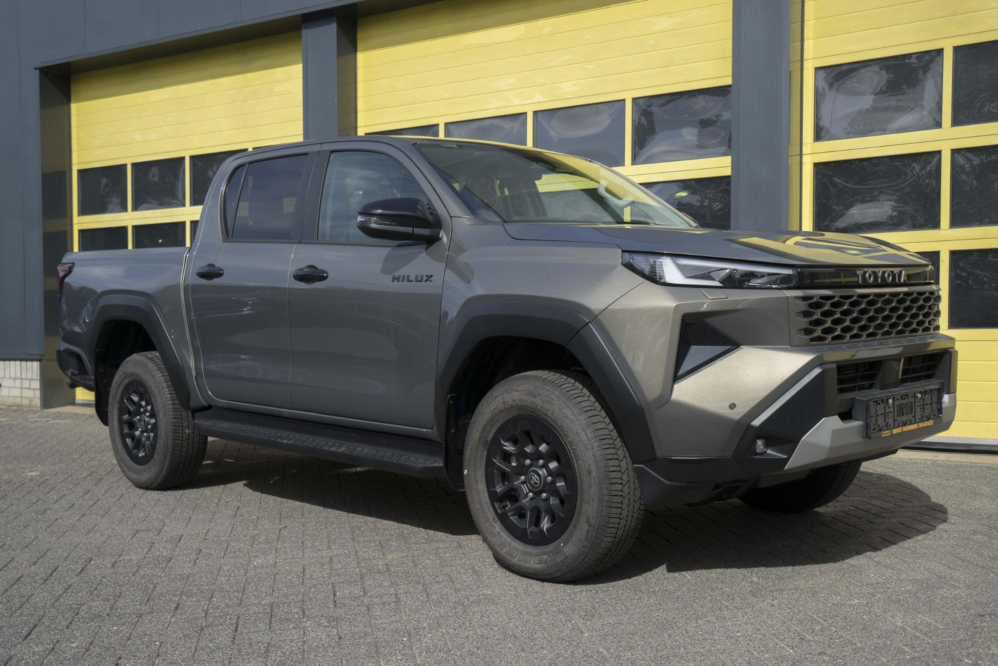 Toyota HiLux 2.8 D-4D MHEV Double Cab Auto 4WD Comfort, Auto's, Automaat, Stof, Euro 6, 4 cilinders