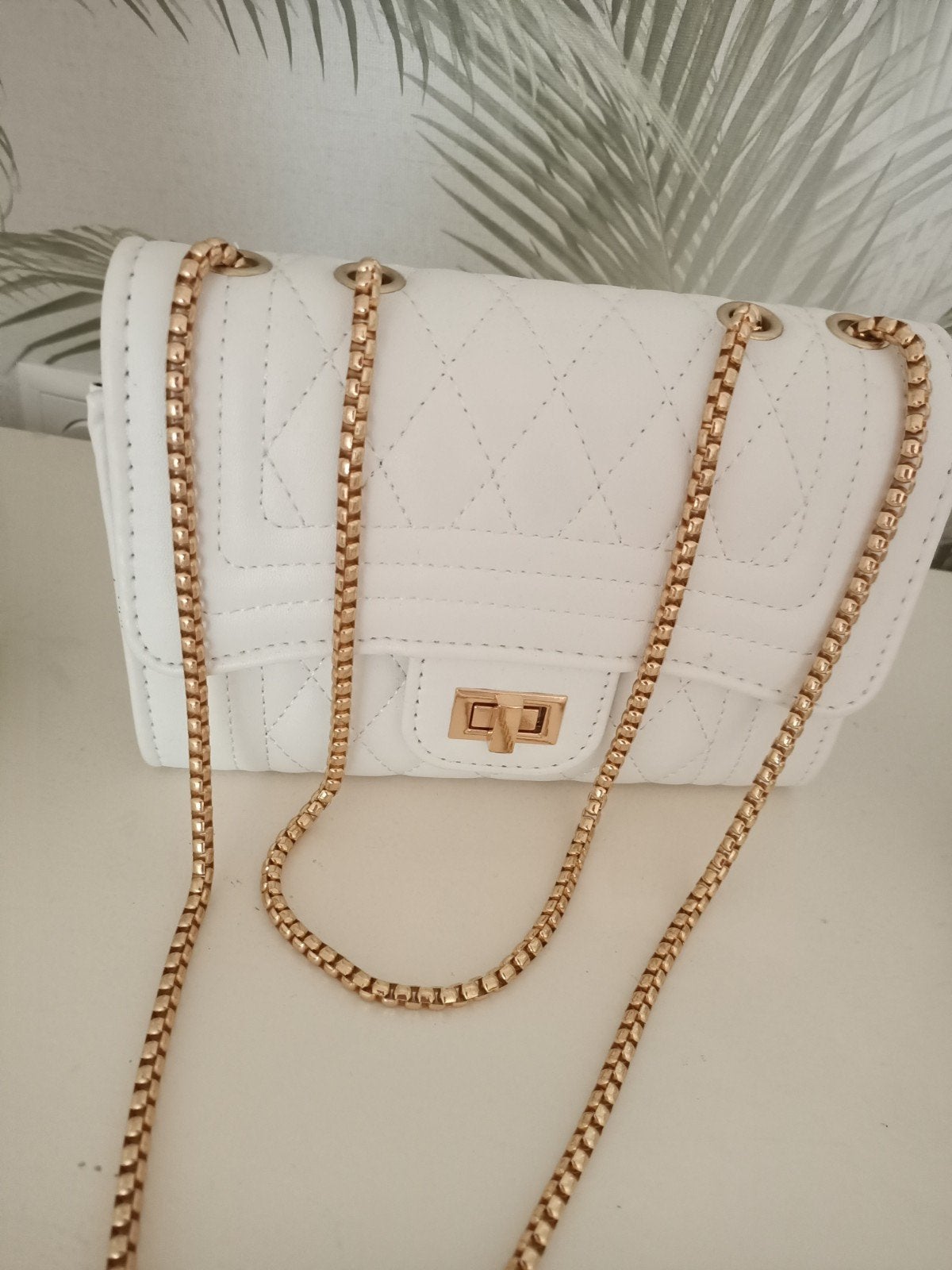 Witte gewatteerde schoudertas met gouden ketting Nieuw, Sieraden, Tassen en Uiterlijk, Tassen | Damestassen, Ophalen of Verzenden