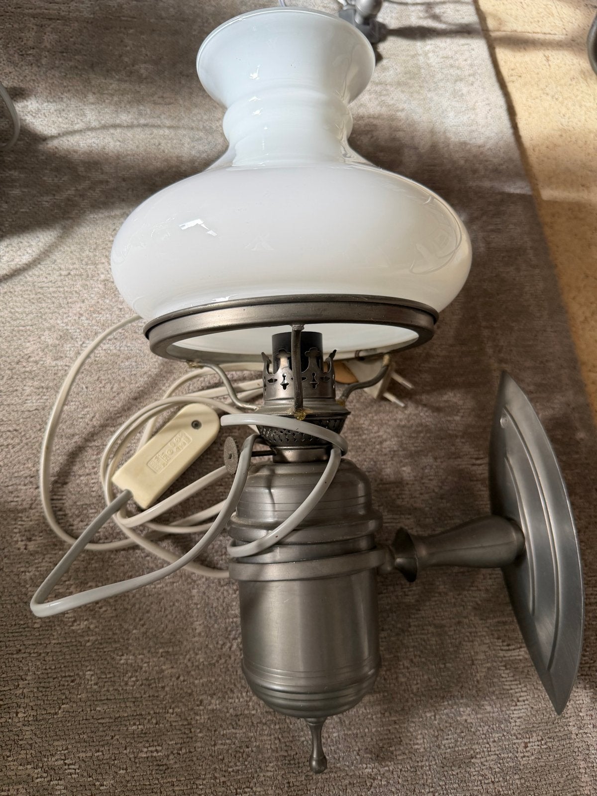 Vintage tinnen wandlamp met opaline glas, Ophalen