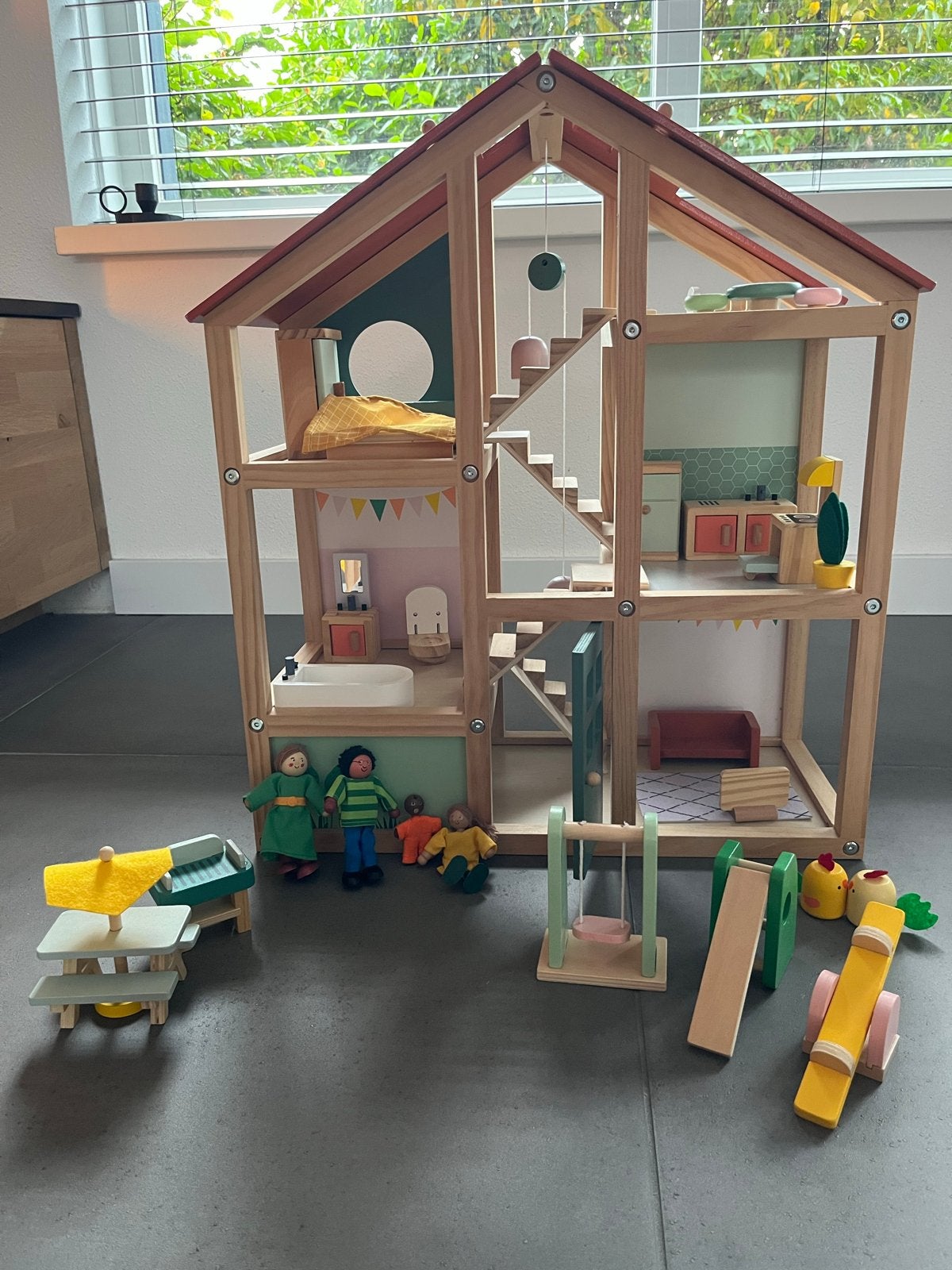 Hema houten poppenhuis met meubels en poppen, Ophalen, Gebruikt, Overige typen