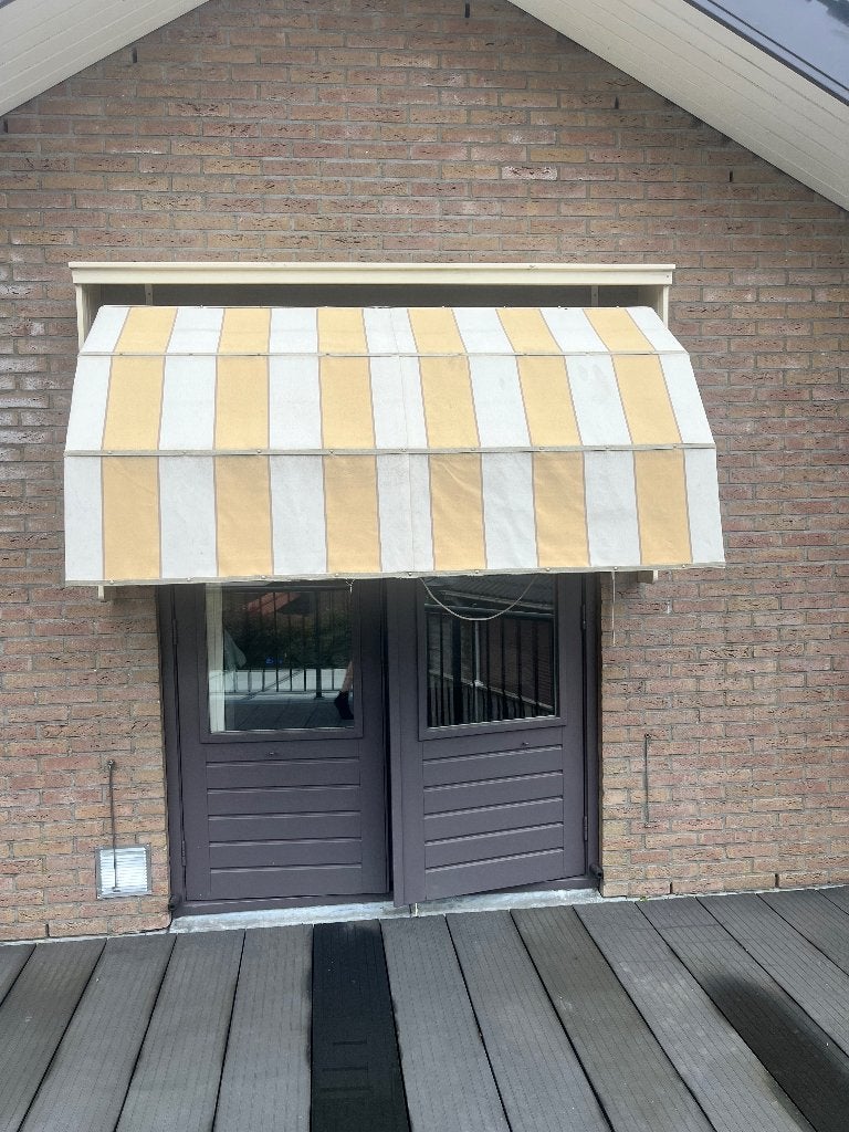 Markies geel wit met ombouw, Ophalen, Gebruikt, Elektrisch, Minder dan 250 cm