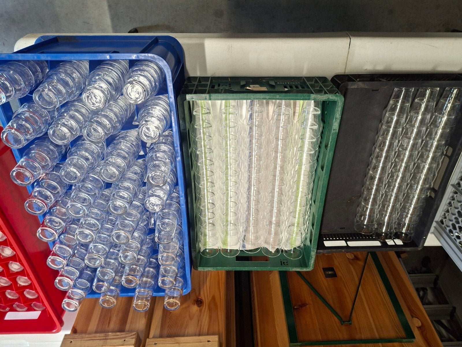 Partij van 347 glaasjes, Ophalen, Zo goed als nieuw