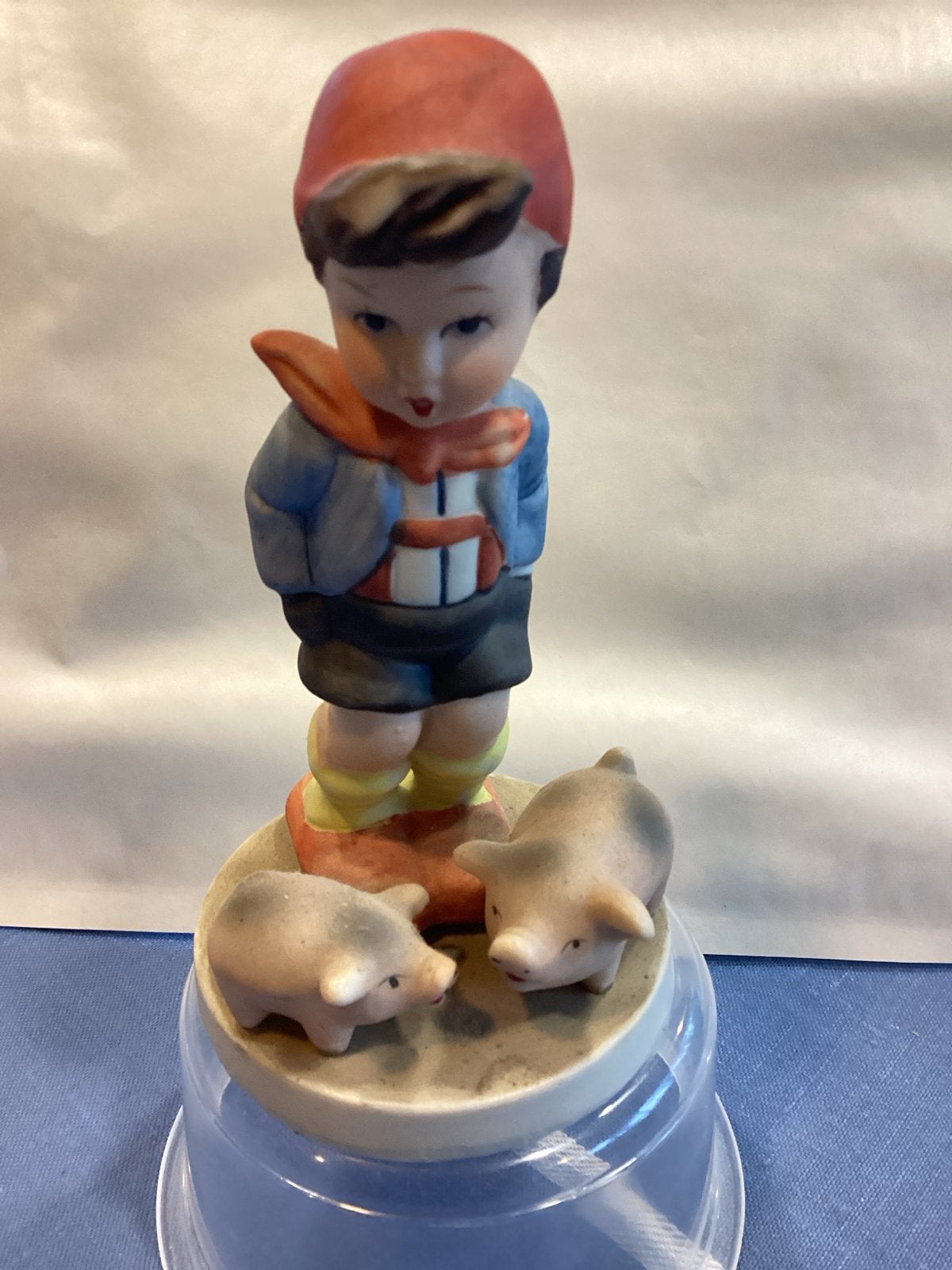 Beeldje Jongen met Varkens - 16 cm, Ophalen of Verzenden, Gebruikt, Mens