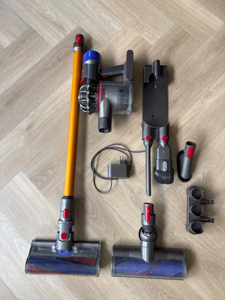 Dyson V7 - Knopje defect, recente accu, goede zuigkracht, Witgoed en Apparatuur, Stofzuigers, Draadloos, Ophalen of Verzenden