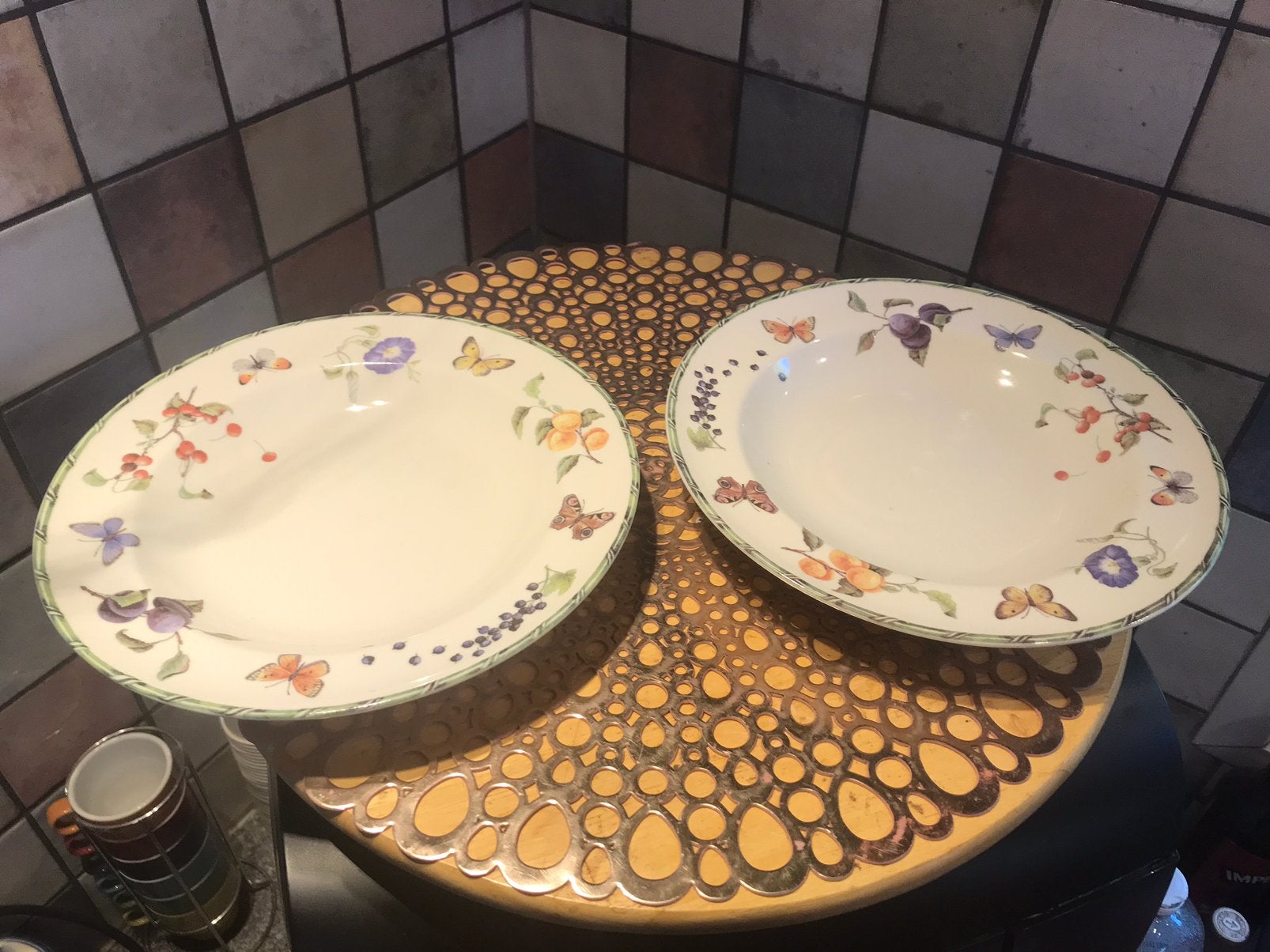 JBS,2 vintage diepe borden,22,5 cm diam.,3 cm hoog, Ophalen of Verzenden