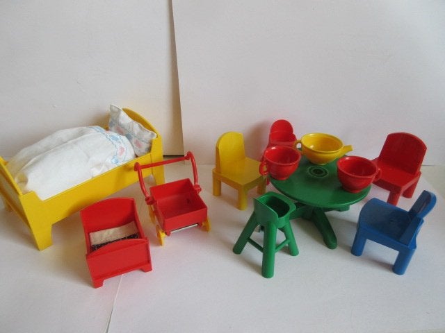 Duplo eethoek, kinderstoelen, groot bed en klein bed., Ophalen of Verzenden, Zo goed als nieuw, Duplo