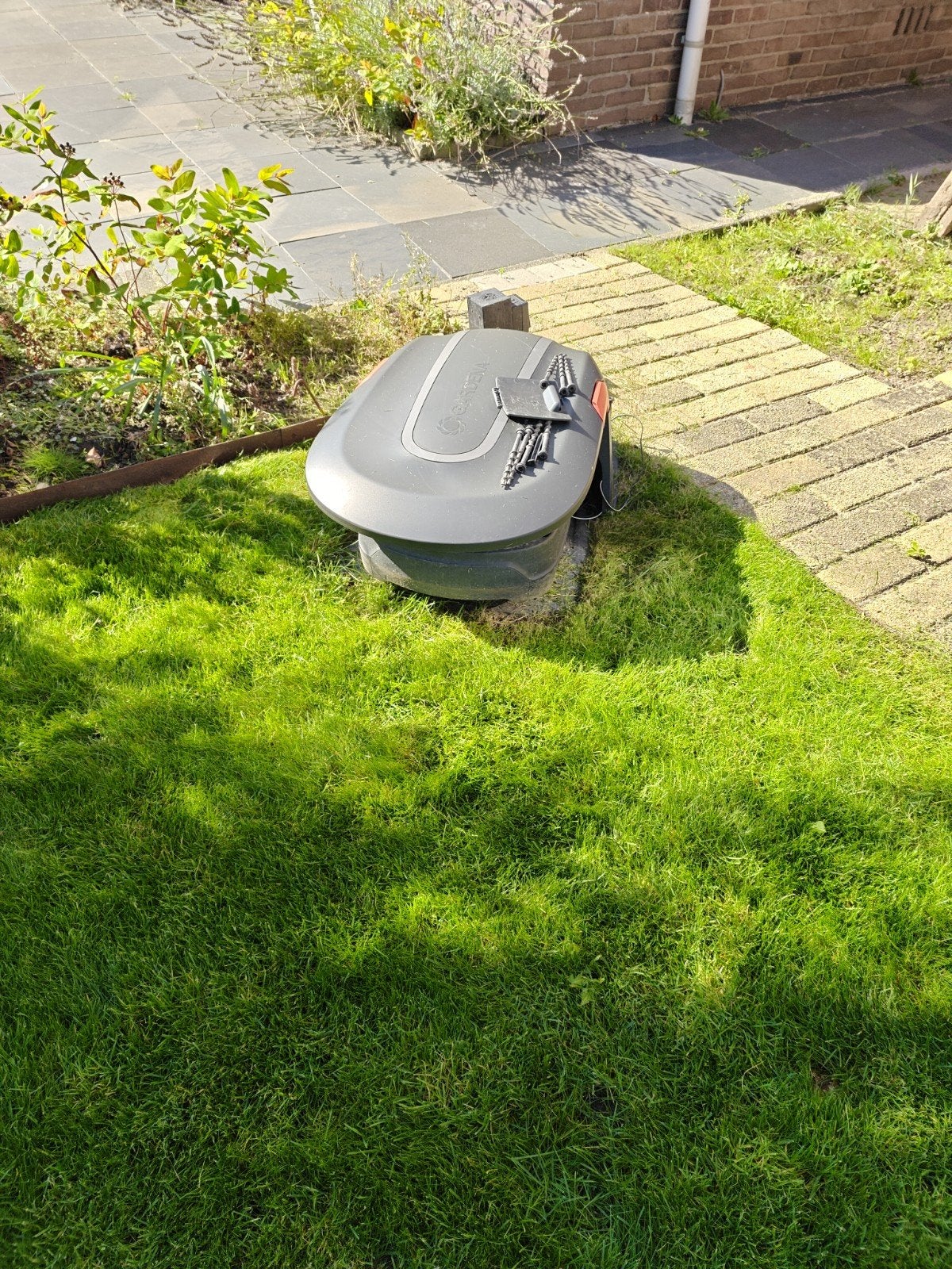 Gardena Robotmaaier - Perfect voor een strak gazon, Tuin en Terras, Ophalen of Verzenden, Gebruikt, 20 tot 25 cm, Gardena