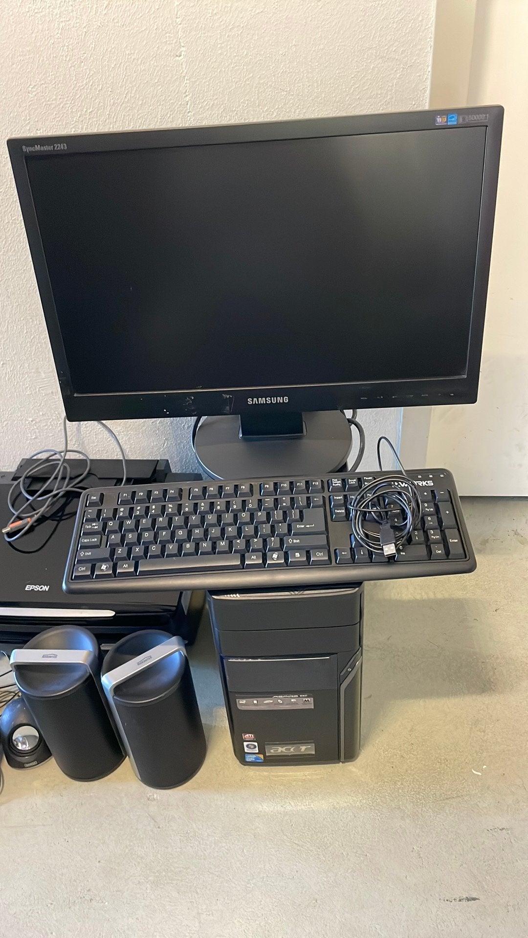 Computer Acer en toebehoren., Computers en Software, Desktop Pc's, Ophalen of Verzenden, Zo goed als nieuw