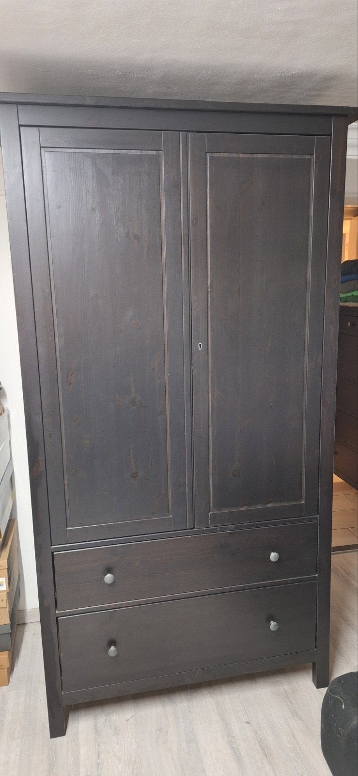Hemnes ikea kledingkast zwartbruin met laden en 3 legplanken, Ophalen, Gebruikt, 50 tot 100 cm, 150 tot 200 cm