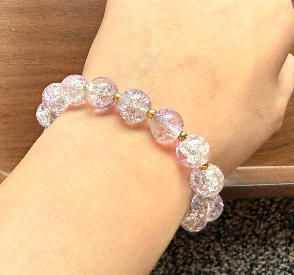Lila en transparante kralenarmband met bedel, Overige materialen, Paars, Nieuw, Ophalen of Verzenden