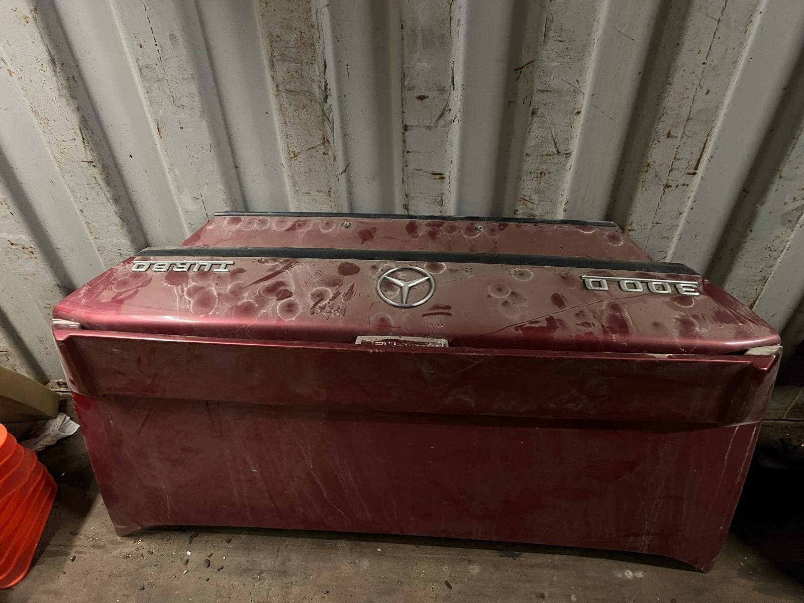 Schuurvonst! Achterklep w124 met AMG spoiler., Ophalen
