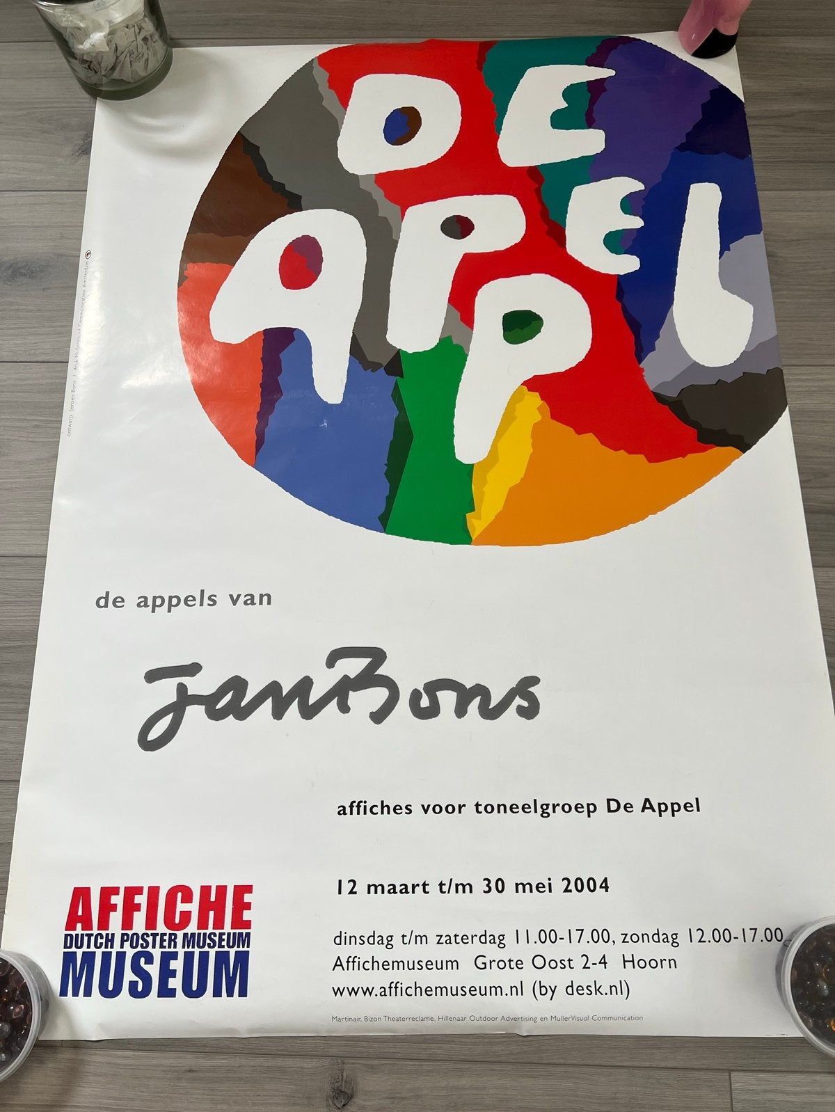 De Appels van Jan Bons - Affiche Museum Poster, Verzamelen, Ophalen, A1 t/m A3, Overige onderwerpen, Rechthoekig Staand
