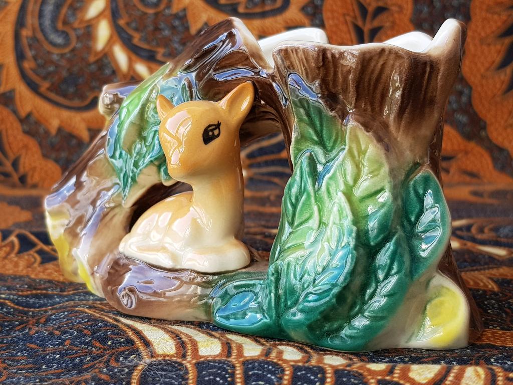 Mooi oud Hornsea vaasje uit Engeland met hert en boom 15 cm., Ophalen of Verzenden