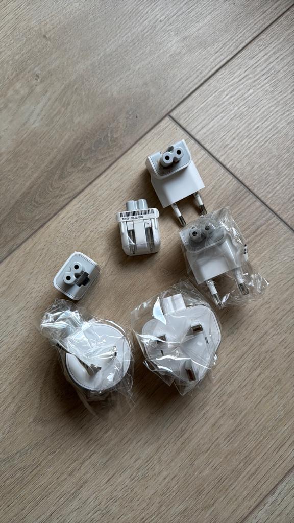 Set Universele Reisstekkeradapters Apple Voedingsadapters, Ophalen of Verzenden