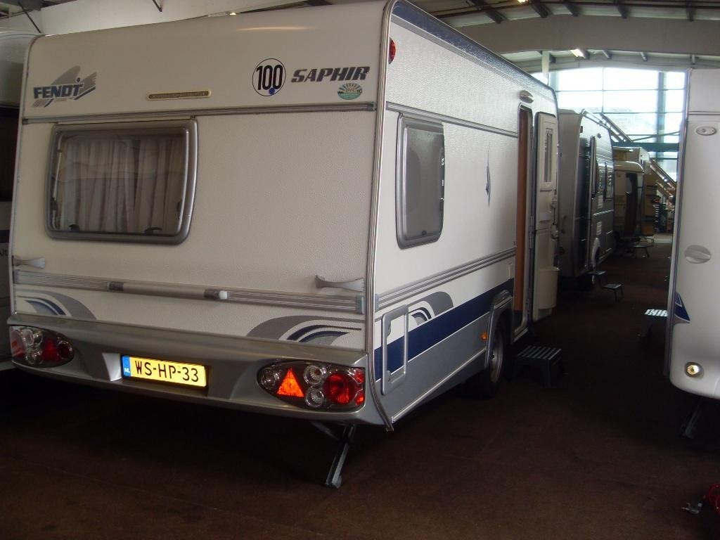 Fendt 470 Saphir met Mover, Caravans en Kamperen, Caravans, Rondzit, Bedrijf, Fendt, Dwarsbed