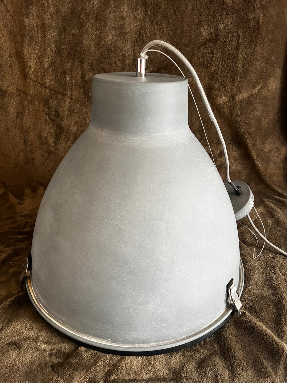 Industriële betonnen hanglamp met glazen diffuser, Huis en Inrichting, Lampen | Hanglampen, Ophalen, Zo goed als nieuw