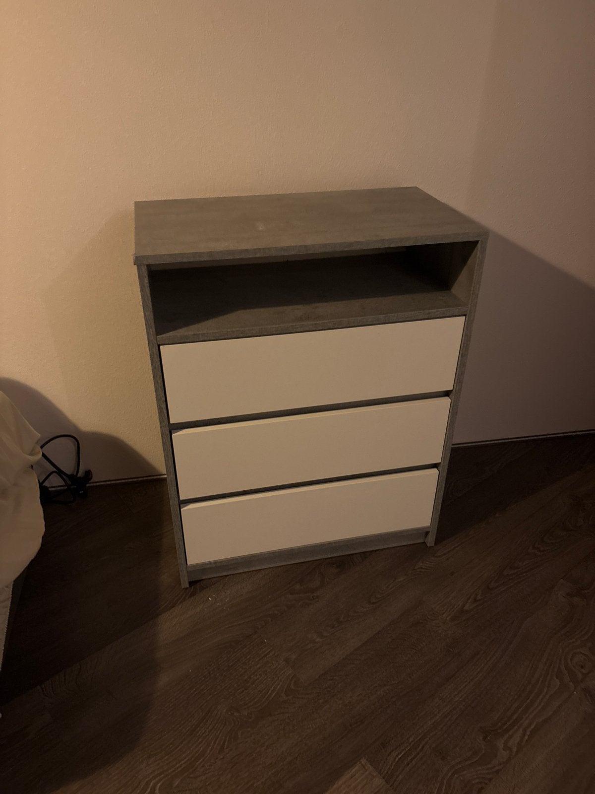 Nachtkastje/Ladekastje met 3 laden en open vak, Overige materialen, Minder dan 50 cm, Gebruikt, Ophalen of Verzenden