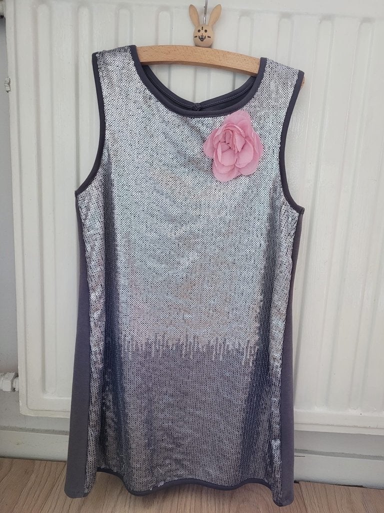 jurk pailletten grijs zilver roos maat 122 feest kerst, Kinderen en Baby's, Kinderkleding | Maat 122, Gebruikt, Meisje, H&M, Ophalen of Verzenden