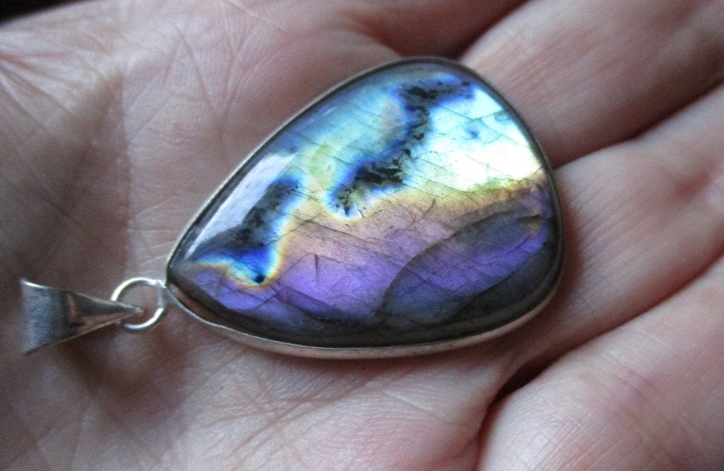 609/  prachtige rainbow madagascar labradoriet hanger, Sieraden, Tassen en Uiterlijk, Kettinghangers, Ophalen of Verzenden, Nieuw