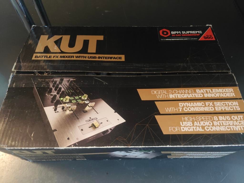 Reloop KUT DJ Battle Mixer Digitaal 2 Kanaals, Ophalen of Verzenden, Zo goed als nieuw, Minder dan 5 kanalen, Microfooningang