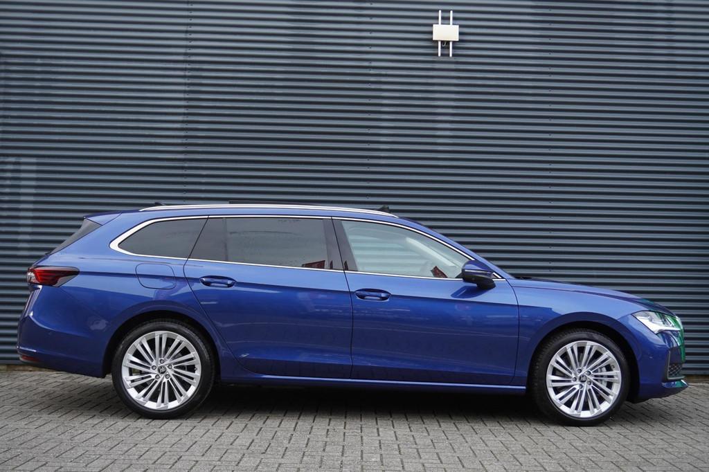 Skoda Superb Combi 1.5 TSI 204pk PHEV Business Edition | Win, Auto's, Skoda, Stof, 1498 cc, 4 cilinders, Blauw