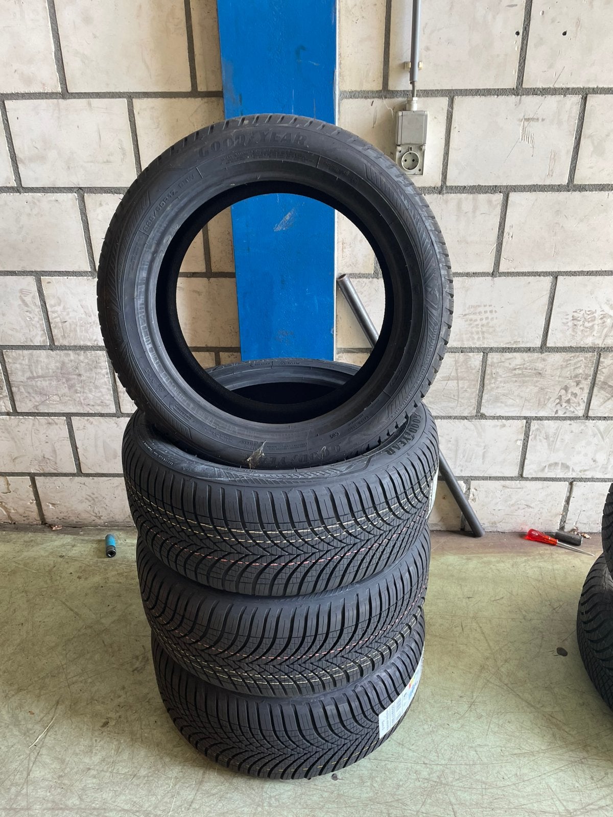 Goodyear 225/50R17 4 seizoen, Overig, ., Nieuw, 17 inch