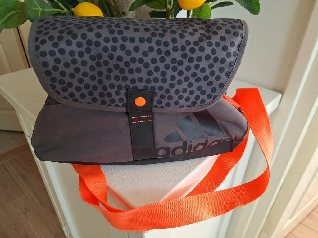 Adidas Toilettas met Schouderband - Grijs/Oranje, Ophalen of Verzenden, Nieuw, Grijs