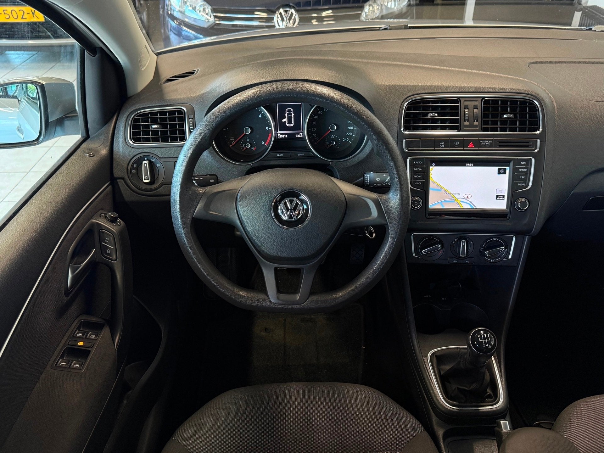 Foto 14 van Volkswagen Polo 1.4 TDI Comfortline 2016 Airco/Cruise/KM NAP