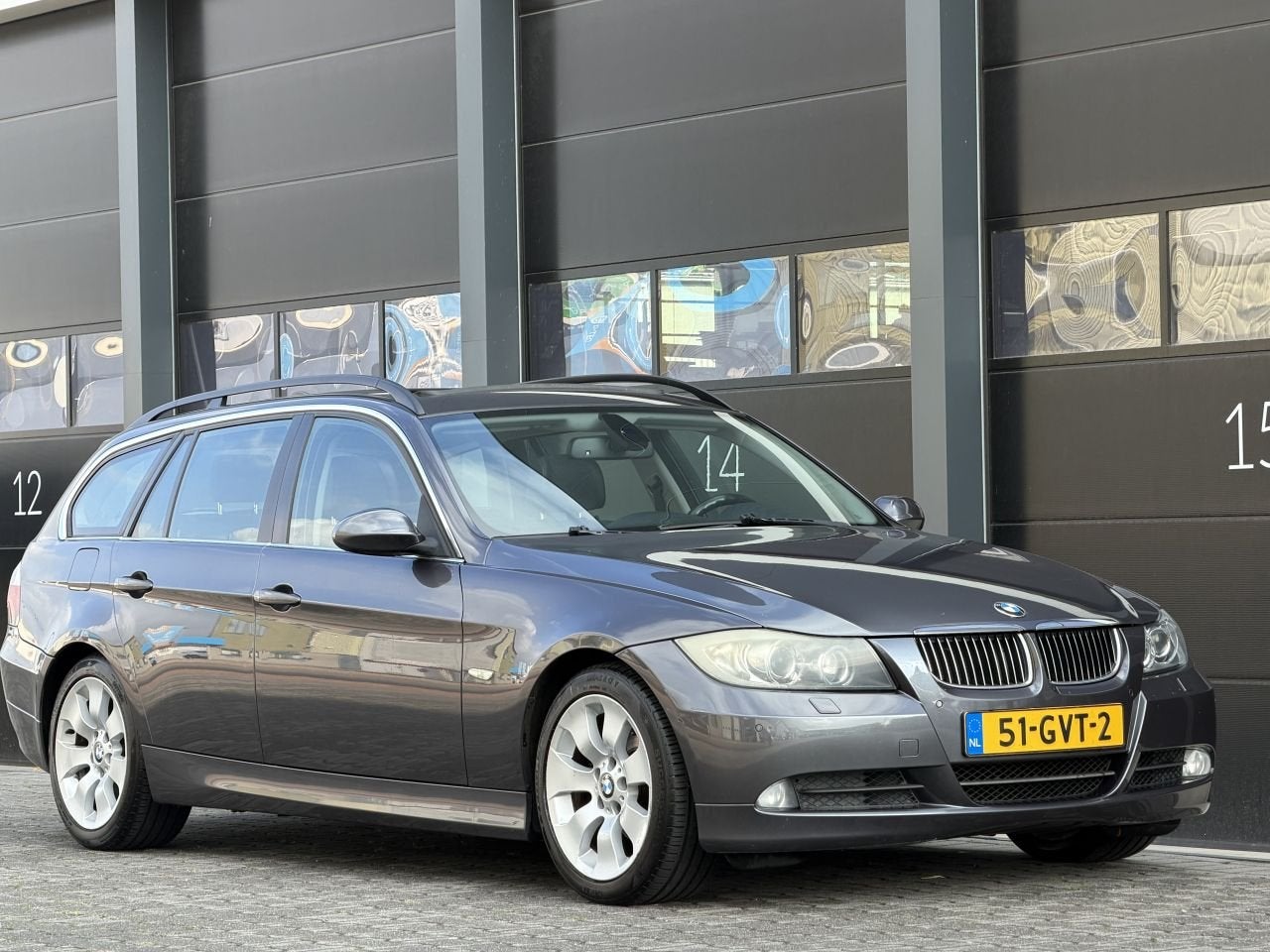 BMW 3-serie 325i Pano Navi Clima PDC (bj 2005, automaat), Automaat, 2497 cc, Xenon verlichting, 218 pk