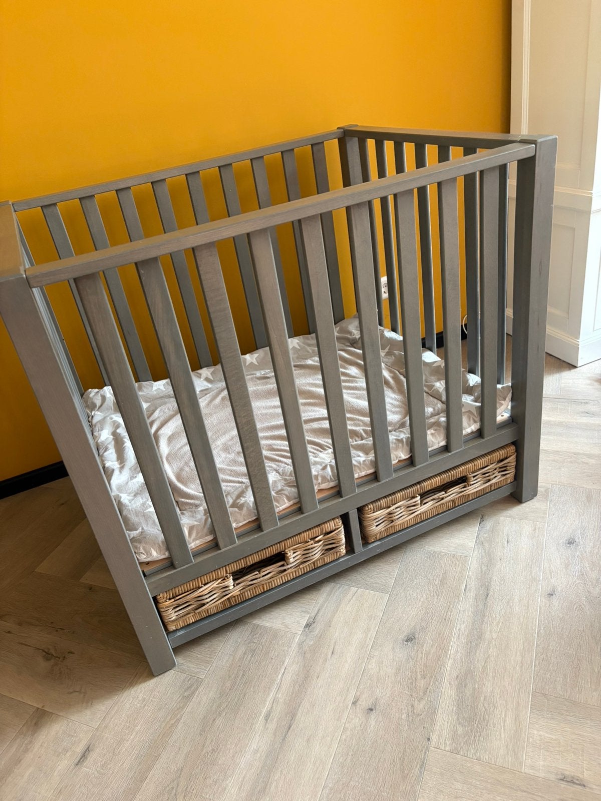 Houten Box met rieten opbergmanden, Kinderen en Baby's, Boxen, Ophalen, Gebruikt, Rechthoekig, In hoogte verstelbaar